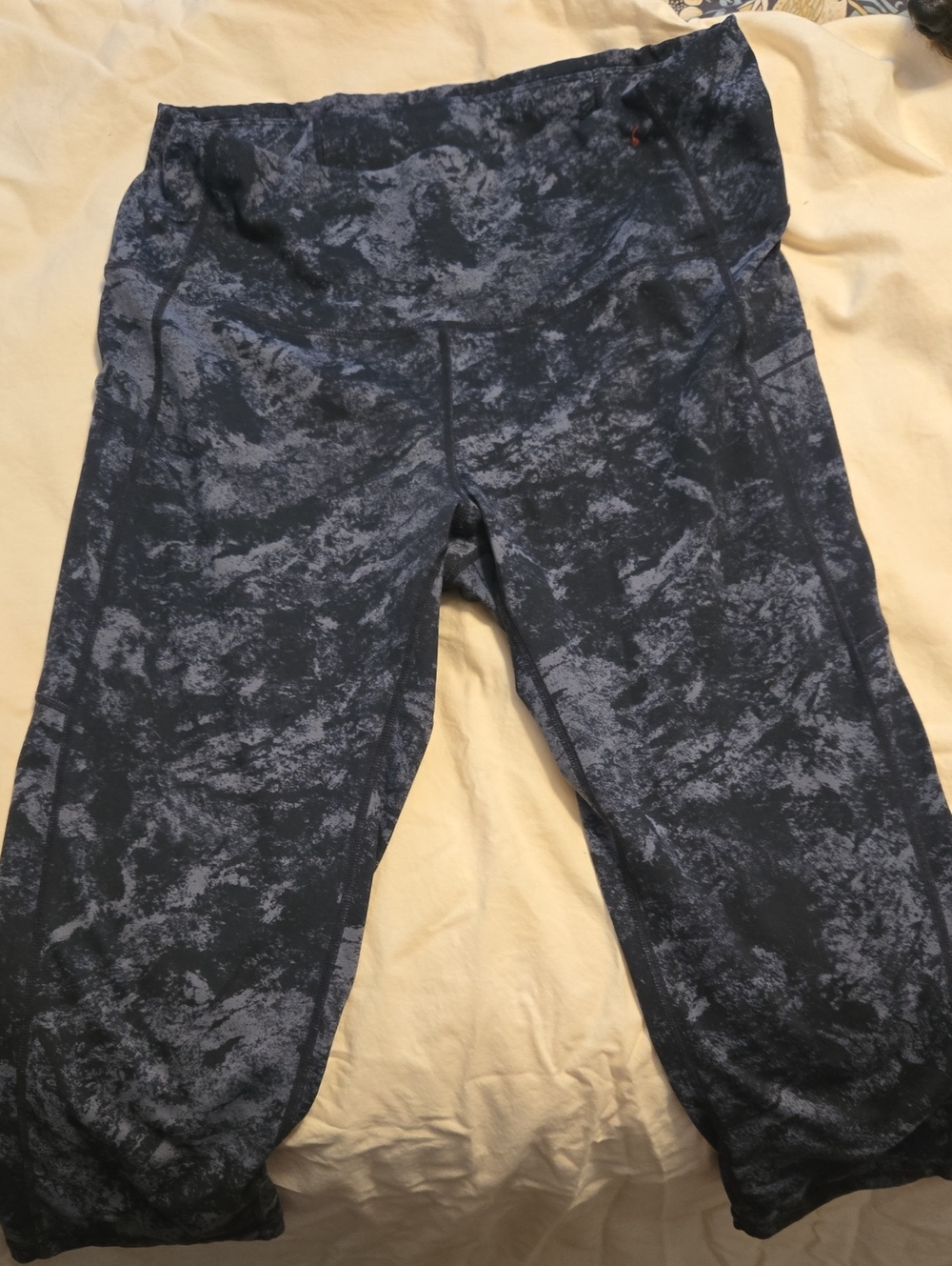 The Gym People XL Gray Marble Capri Leggings
